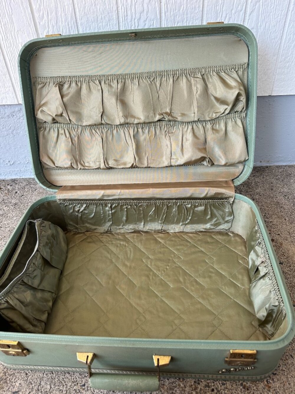 Lady Baltimore Vintage Green Hard Shell Suitcase Brass Hardware Quilted Locking